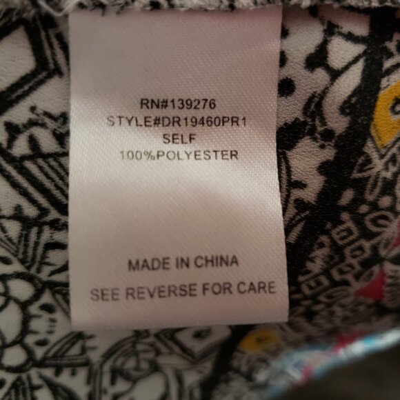 DR2 Top Blouse XL White Mosaic Medallion Cold Shoulder Flutter Sleeve Paisley - Picture 7 of 7